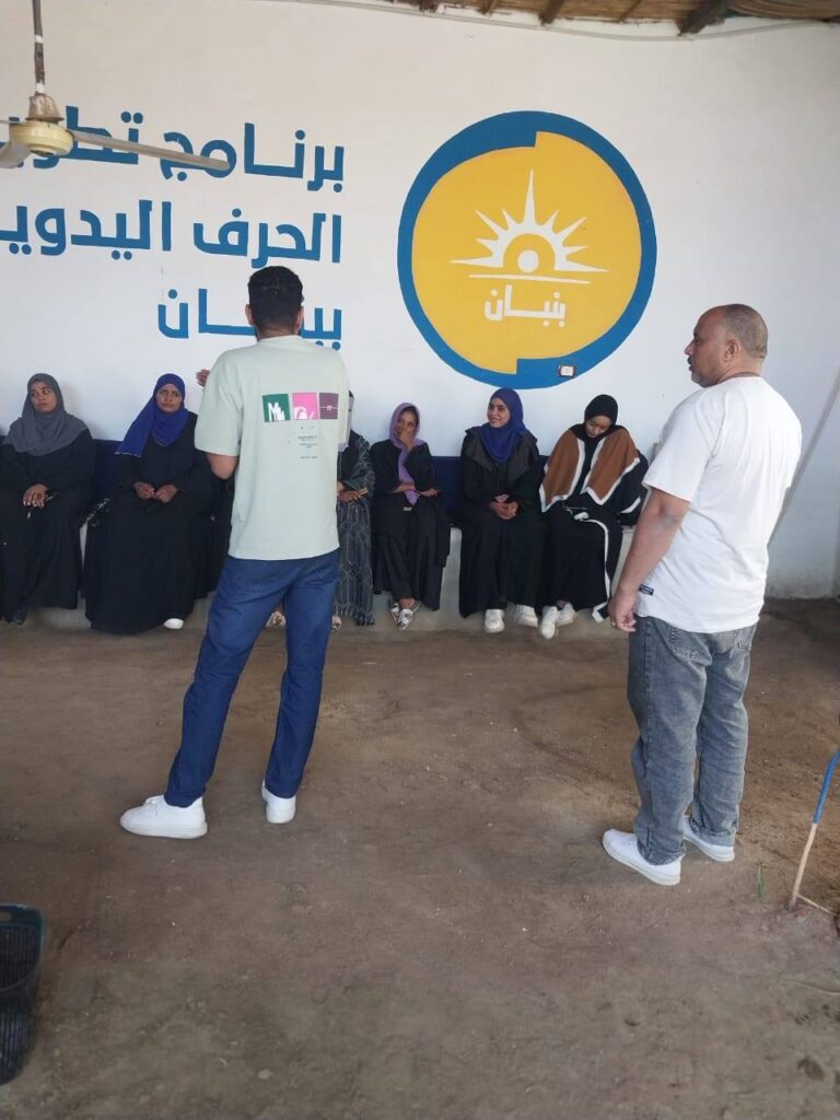 استمرارًا لجهود تمكين المرأة ببنبان.. تدريب حرفة العرجون ضمن برنامج تطوير الحرف اليدوية