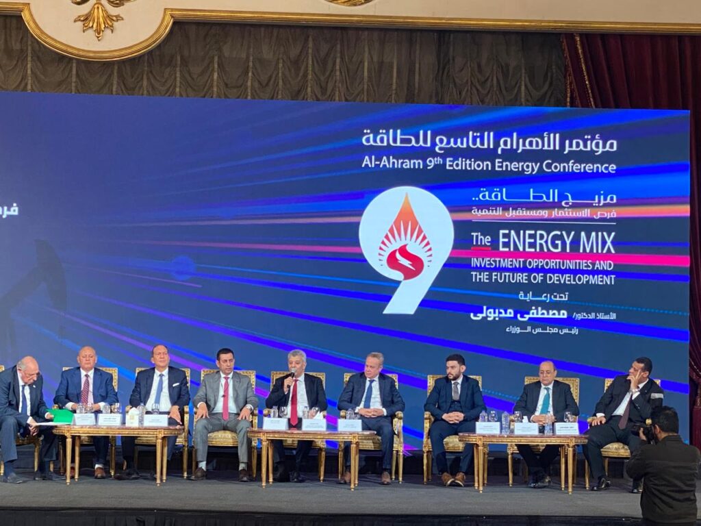 هشام الجمل: مشروعات الطاقة المتجددة ركيزة أساسية لتعميق التصنيع وجذب الاستثمارات