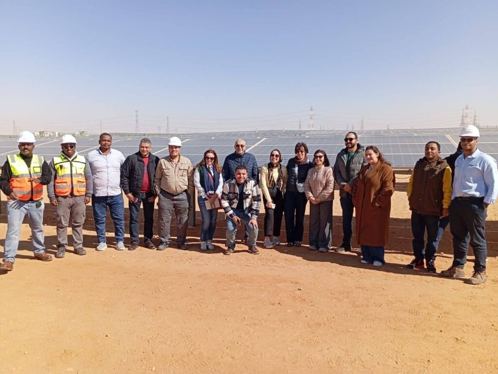 زيارة ميدانية لمشروع الطاقة الشمسية ببنبان