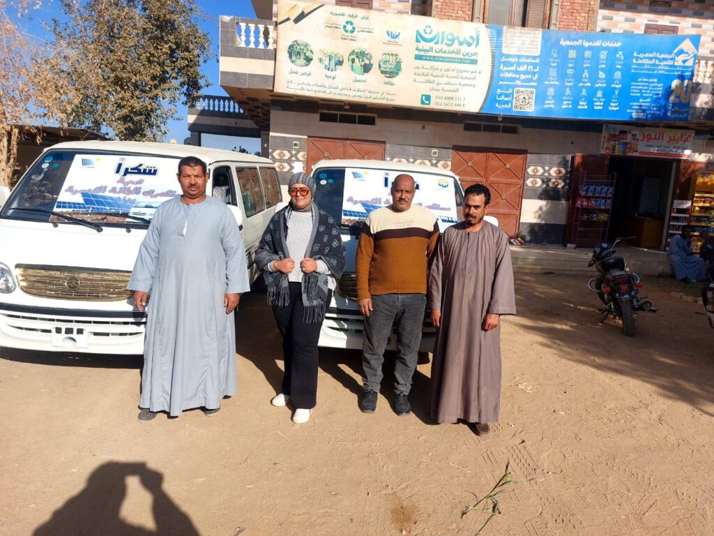 جمعية مستثمري الطاقة الشمسية ببنبان تواصل دعم الشباب بتسليم دفعة جديدة من الميكروباصات