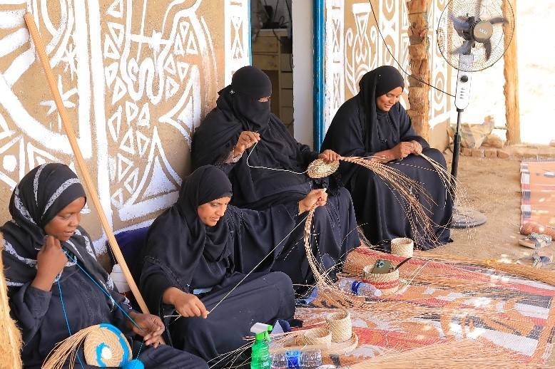 الوحدة الإنتاجية بقرية بنبان تشهد مشاركة فعّالة ومتميزة من مجموعة من السيدات ضمن أنشطة المشروع